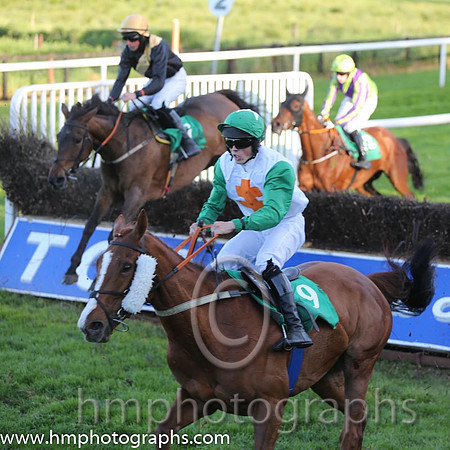 04th St Maxime ( 9 , white, orange cross ) and J.B. Kane (7) - Trainer : Gavin Cromwell - Owner : DT Racing Club