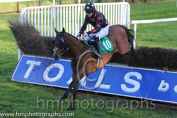 05th Duroob and Luike dempsey (10m black, red spots) Tariner : Anthony McCann, Owner : Miss Rita Shah