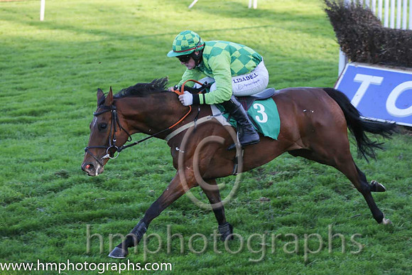09th Fiery Oscar ( 3 , green and light green check ) and G.N. Fox (3) - Trainer : Rodger Sweeney - Owner : Patrick Convery