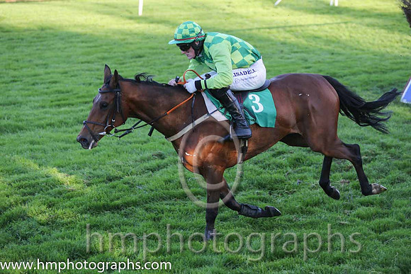 09th Fiery Oscar ( 3 , green and light green check ) and G.N. Fox (3) - Trainer : Rodger Sweeney - Owner : Patrick Convery