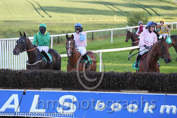 01st El Grande ( 2 , pink, white hoop ) and N. McParlan (5) - Trainer : J.T.R.Dreaper - Owner : Mrs.P.J.Conway