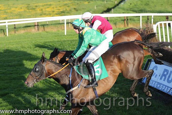 07th PU Mags Bill ( 5 , green. white epaulettes ) and S. Clements (3) - Trainer : P.G.Coffey - Owner : P.G.Coffey