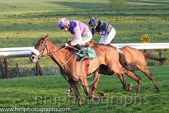 04th Spicy Fruity ( 5 , purple, pink star ) and N. Carberry - Trainer : Gordon Elliott - Owner : James W. Power