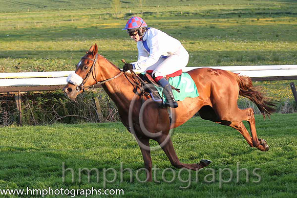 06th Benvardin ( 2 , white, blue stripe ) and M. O'Sullivan (7) - Trainer : I. R. Ferguson - Owner : Mrs J.K.Ferguson