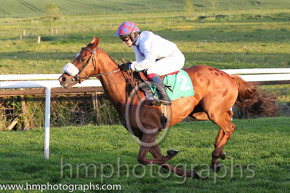 06th Benvardin ( 2 , white, blue stripe ) and M. O'Sullivan (7) - Trainer : I. R. Ferguson - Owner : Mrs J.K.Ferguson
