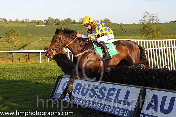 06th Island Master ( 4 , blue and yellow check ) and D. O'Connor - Trainer : W.J. Burke - Owner : Thomas W Murphy