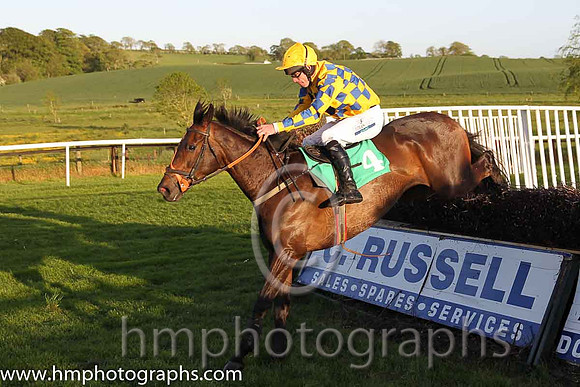 06th Island Master ( 4 , blue and yellow check ) and D. O'Connor - Trainer : W.J. Burke - Owner : Thomas W Murphy