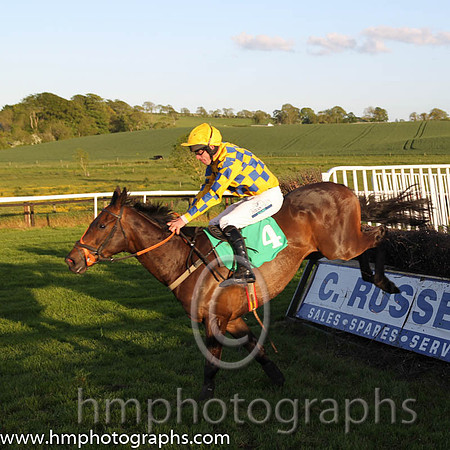 06th Island Master ( 4 , blue and yellow check ) and D. O'Connor - Trainer : W.J. Burke - Owner : Thomas W Murphy