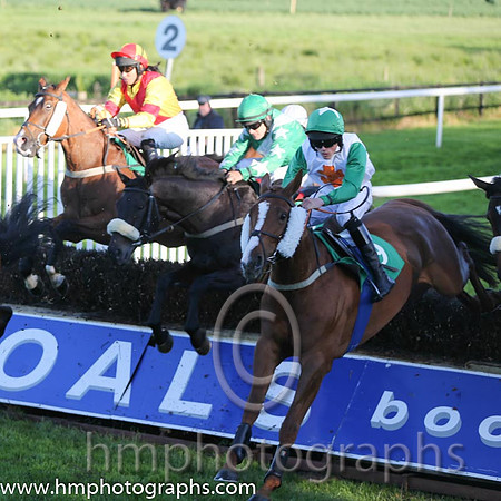 04th St Maxime ( 9 , white, orange cross ) and J.B. Kane (7) - Trainer : Gavin Cromwell - Owner : DT Racing Club