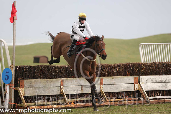 04th Our Boy Barney ( 3 ) H D Dunne - Trainer: Stephen F Magee - black white hoops