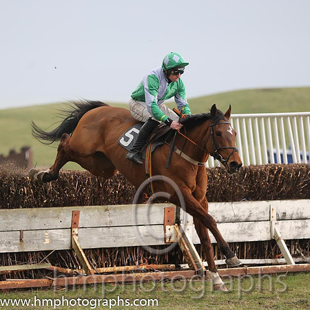 01st Count Massini ( 5 ) J J Codd - Trainer: Edward Smyth - emerald green mauve qtrd