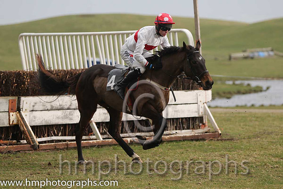 05th F Swan Island ( 4 ) J C Barry - Trainer: Stephen F Magee - white, red hoop