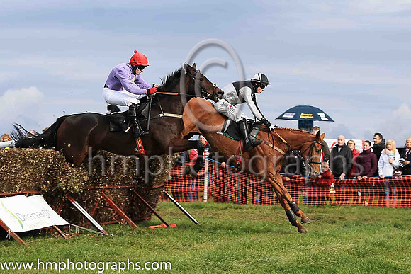 BALLYMILLEN and J C Barry ( 1 , BLACK  WHITE QTD; black  white hlvd sleeves; white cap ) Trainer: Colin S. McKeever,, Owner : W.W. Dennison