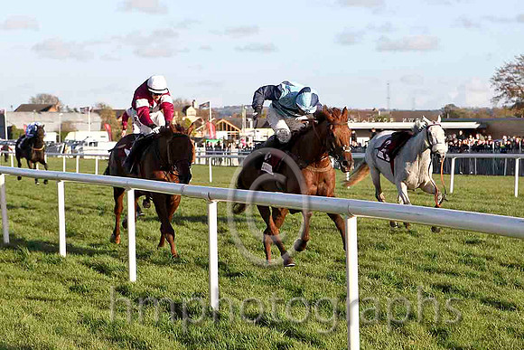 First Lieutenant & B J Cooper - 2nd (3, maroon, white star, white cap) & Kauto Stone & D A Jacob - Winner (6, Light blue and dark blue chevrons) - CU2D4879-e