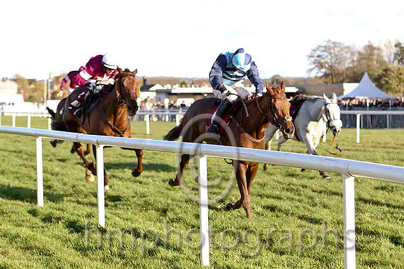 First Lieutenant & B J Cooper - 2nd (3, maroon, white star, white cap) & Kauto Stone & D A Jacob - Winner (6, Light blue and dark blue chevrons) - CU2D4881-e