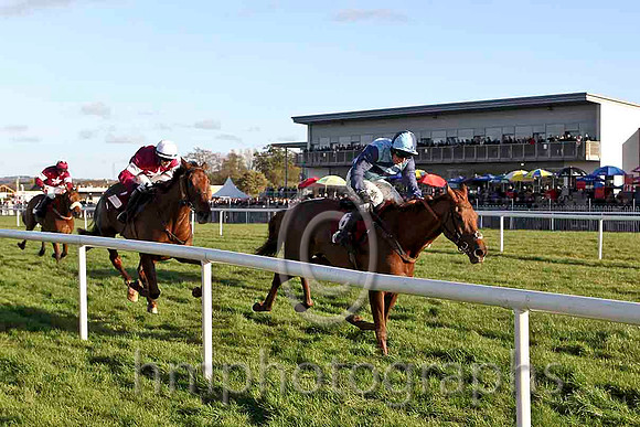 First Lieutenant & B J Cooper - 2nd (3, maroon, white star, white cap) & Kauto Stone & D A Jacob - Winner (6, Light blue and dark blue chevrons) - CU2D4882-e