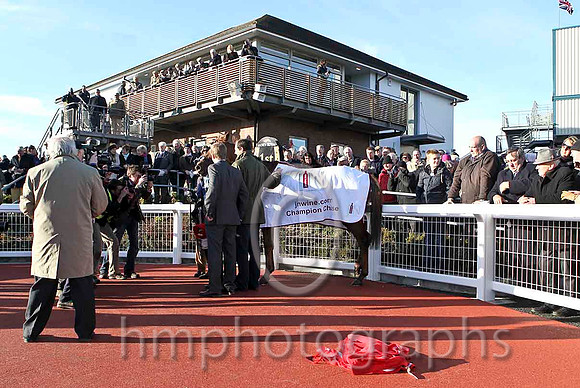 First Lieutenant & B J Cooper - 2nd (3, maroon, white star, white cap) & Kauto Stone & D A Jacob - Winner (6, Light blue and dark blue chevrons) - CU2D4916-e