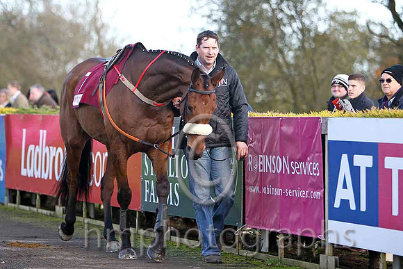 Quito De La Roque & D N Russell - 3rd (7, maroon, white star, maroon cap) - FT8E8092-e