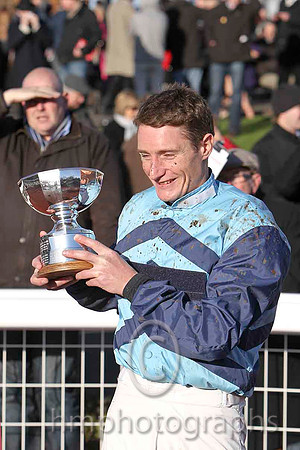 Kauto Stone & D A Jacob - Winner (6, Light blue and dark blue chevrons) - FT8E8170-e