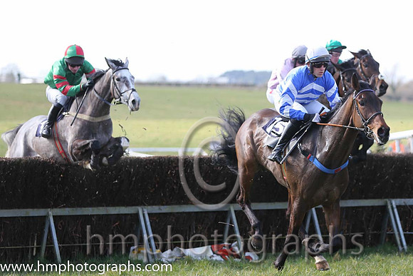 02nd Semper Fortis ( 15 )  B O'Neill - Trainer: Colin Bowe - blue, white chevrons