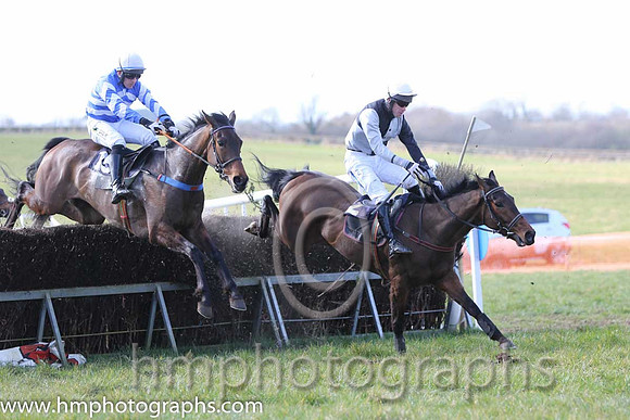 02nd Semper Fortis ( 15 )  B O'Neill - Trainer: Colin Bowe - blue, white chevrons