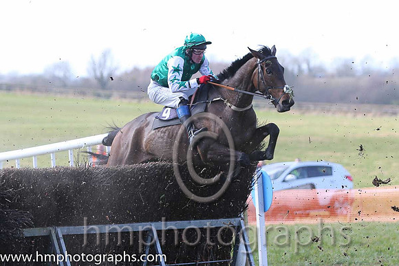 04th Funny Irish ( 9 )  J T Carroll - Trainer: Michael Goff - green