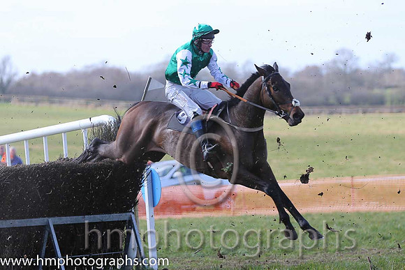 04th Funny Irish ( 9 )  J T Carroll - Trainer: Michael Goff - green