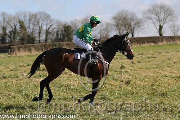 01st Thebarrowman ( 14 )  J McKeown - Trainer: Adrian P Keatley - emerald greem, yellow triple diamond