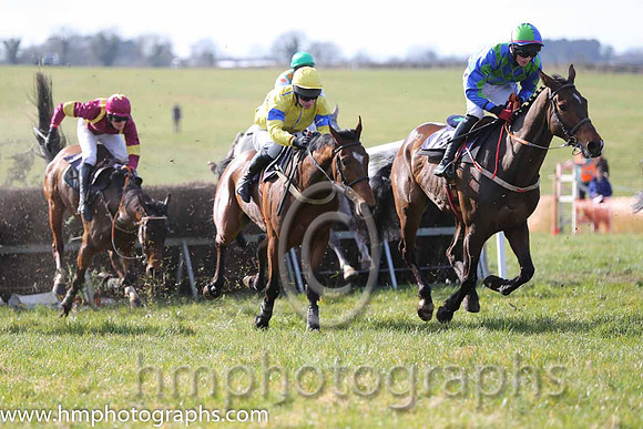 04th One Tick ( 13 )  D G Levery - Trainer: B R Hamilton - royal blue and light green diamonds