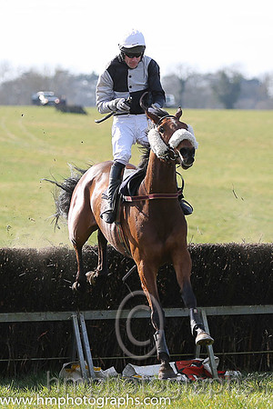 02nd A Plein Temps ( 1 )  Derek O'Connor - Trainer: Colin S McKeever - black and white qtrd