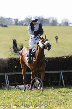 02nd A Plein Temps ( 1 )  Derek O'Connor - Trainer: Colin S McKeever - black and white qtrd