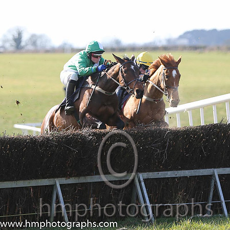 01st The Sophster ( 10 )  Derek O'Connor - Trainer: Ben Arthey - green, red diamond