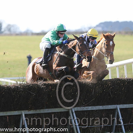 01st The Sophster ( 10 )  Derek O'Connor - Trainer: Ben Arthey - green, red diamond