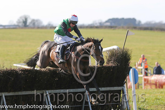 01st The Sophster ( 10 )  Derek O'Connor - Trainer: Ben Arthey - green, red diamond