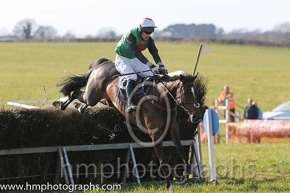 01st The Sophster ( 10 )  Derek O'Connor - Trainer: Ben Arthey - green, red diamond