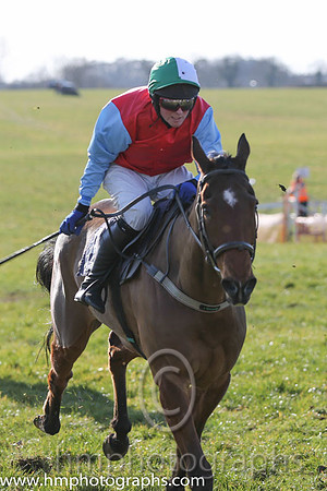 i13th PU Darsindian ( 8 )  J Cresswell - Trainer: Brian W Dougan - red, blue sleeves
