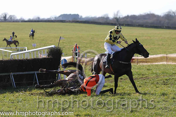 06th F The Generous Baker ( 2 )  T Donworth - Trainer: Peter Maher - orange, black chevron