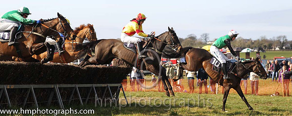 01st The Sophster ( 10 )  Derek O'Connor - Trainer: Ben Arthey - green, red diamond