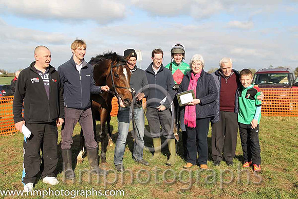 01st The Sophster ( 10 )  Derek O'Connor - Trainer: Ben Arthey - green, red diamond