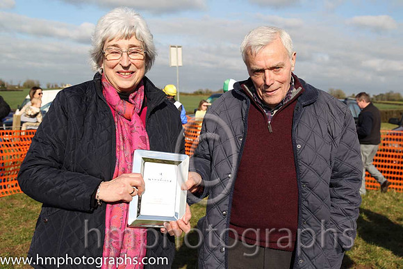 01st The Sophster ( 10 )  Derek O'Connor - Trainer: Ben Arthey - green, red diamond