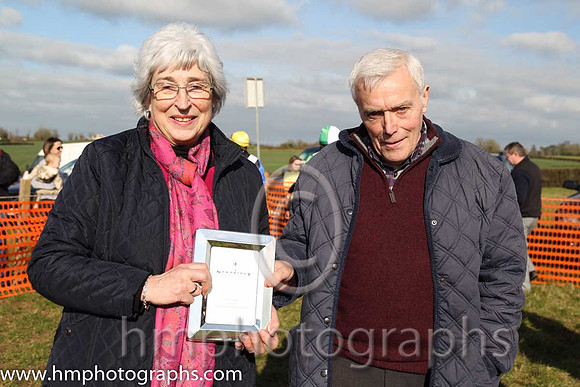 01st The Sophster ( 10 )  Derek O'Connor - Trainer: Ben Arthey - green, red diamond