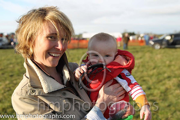 Specators at Maralin P2P