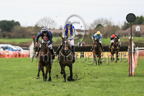 01st ROUND THE SQUARE and B G Crawford ( 10 , ROYAL BLUE,yellow stripe; royal blue &amp; yellow striped sleeves; royal blue &amp; yellow hooped cap ) Trainer: S.R.B. Crawford,, Owner : Crawford, Clair