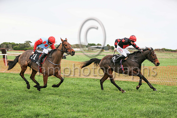 01st INTERSKY SUNSET and D McGill ( 6 , BLACK,red diamond; black sleeves,red stars; red cap,black star ) Trainer: Karen McNeilly,, Owner : Karen McNeilly