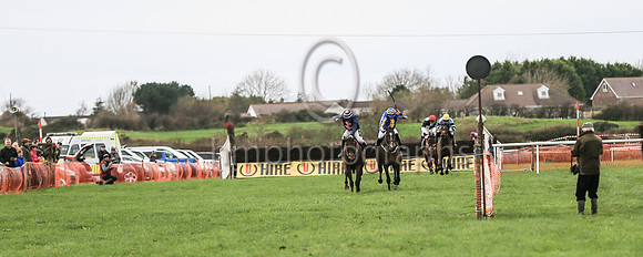 01st ROUND THE SQUARE and B G Crawford ( 10 , ROYAL BLUE,yellow stripe; royal blue &amp; yellow striped sleeves; royal blue &amp; yellow hooped cap ) Trainer: S.R.B. Crawford,, Owner : Crawford, Clair