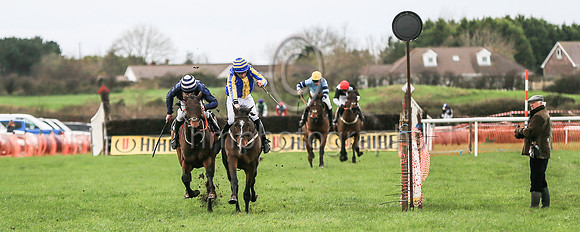 01st ROUND THE SQUARE and B G Crawford ( 10 , ROYAL BLUE,yellow stripe; royal blue &amp; yellow striped sleeves; royal blue &amp; yellow hooped cap ) Trainer: S.R.B. Crawford,, Owner : Crawford, Clair