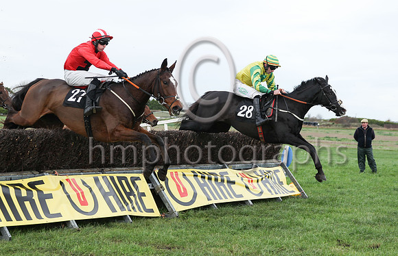 01st THE HERO NEXT DOOR and D G Lavery ( 28 , YELLOW,green cross of lorraine; yellow sleeves,green chevrons; yellow &amp; green hooped cap ) Trainer: Patrick Eugene Turley,, Owner : Mary Turley