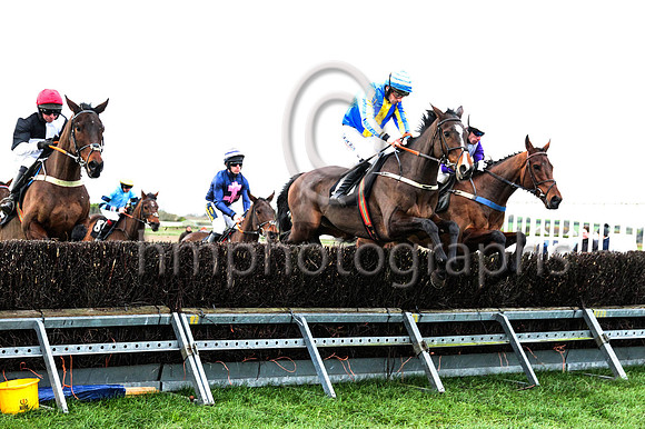 01st ROUND THE SQUARE and B G Crawford ( 10 , ROYAL BLUE,yellow stripe; royal blue &amp; yellow striped sleeves; royal blue &amp; yellow hooped cap ) Trainer: S.R.B. Crawford,, Owner : Crawford, Clair