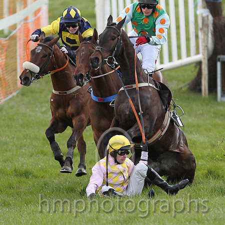 STORM HOME and M J O'Hare ( 11 , PINK  YELLOW CHECK; pink sleeves; yellow cap ) Trainer: Warren Ewing,, Owner : Warren Ewing