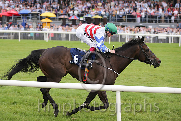 01st Witty Repartee ( 6 , white and red chevrons ) and C.D. Hayes - Trainer : A. Oliver - Owner : Francis Campbell